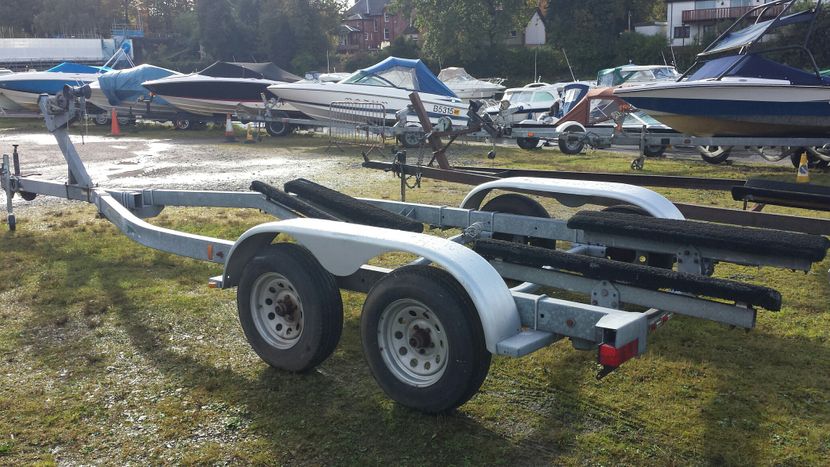 BOAT TRAILER